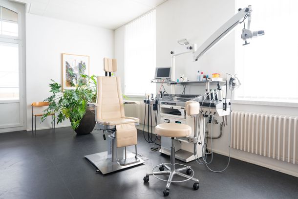 Schmid Stephan HNO Prof. Dr. Ohrenuntersuchung mit Kamera